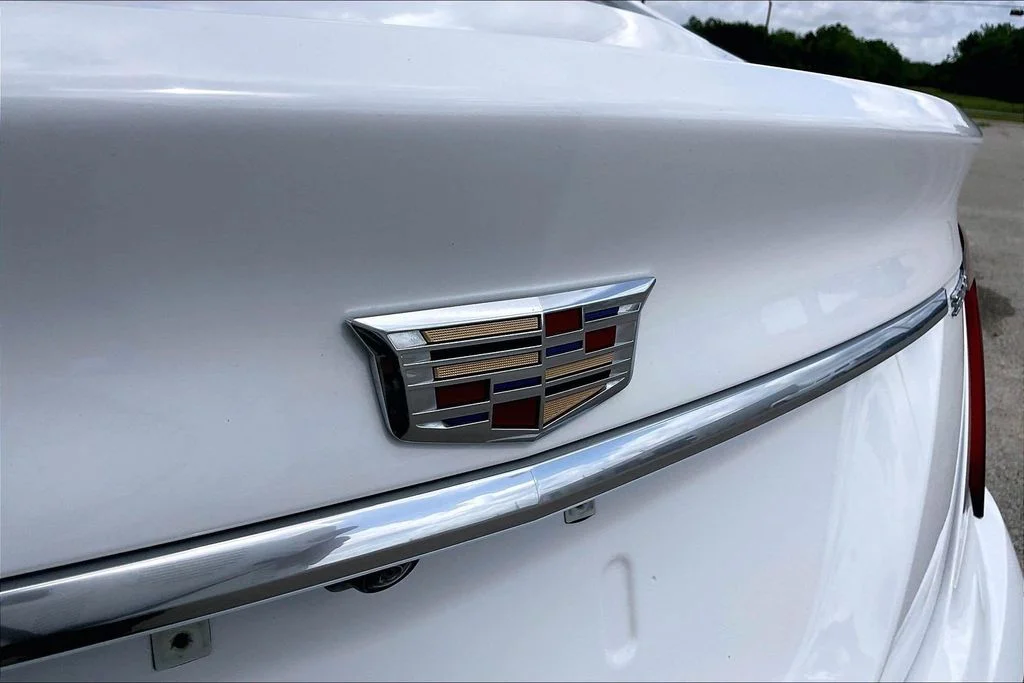 Used 2025 White Cadillac Premium Luxury image 27