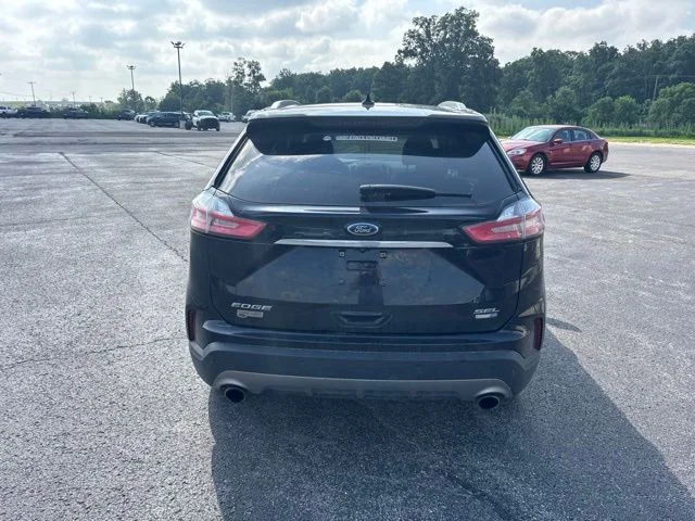 Used 2019 Black Metallic Ford SEL image 4