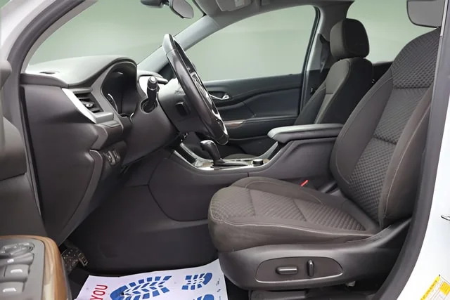 Used 2019 Summit White GMC SLE-2 image 27