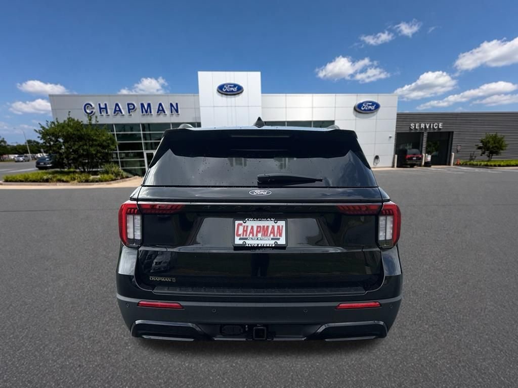 New 2027 Agate Black Metallic Ford ST-Line image 4