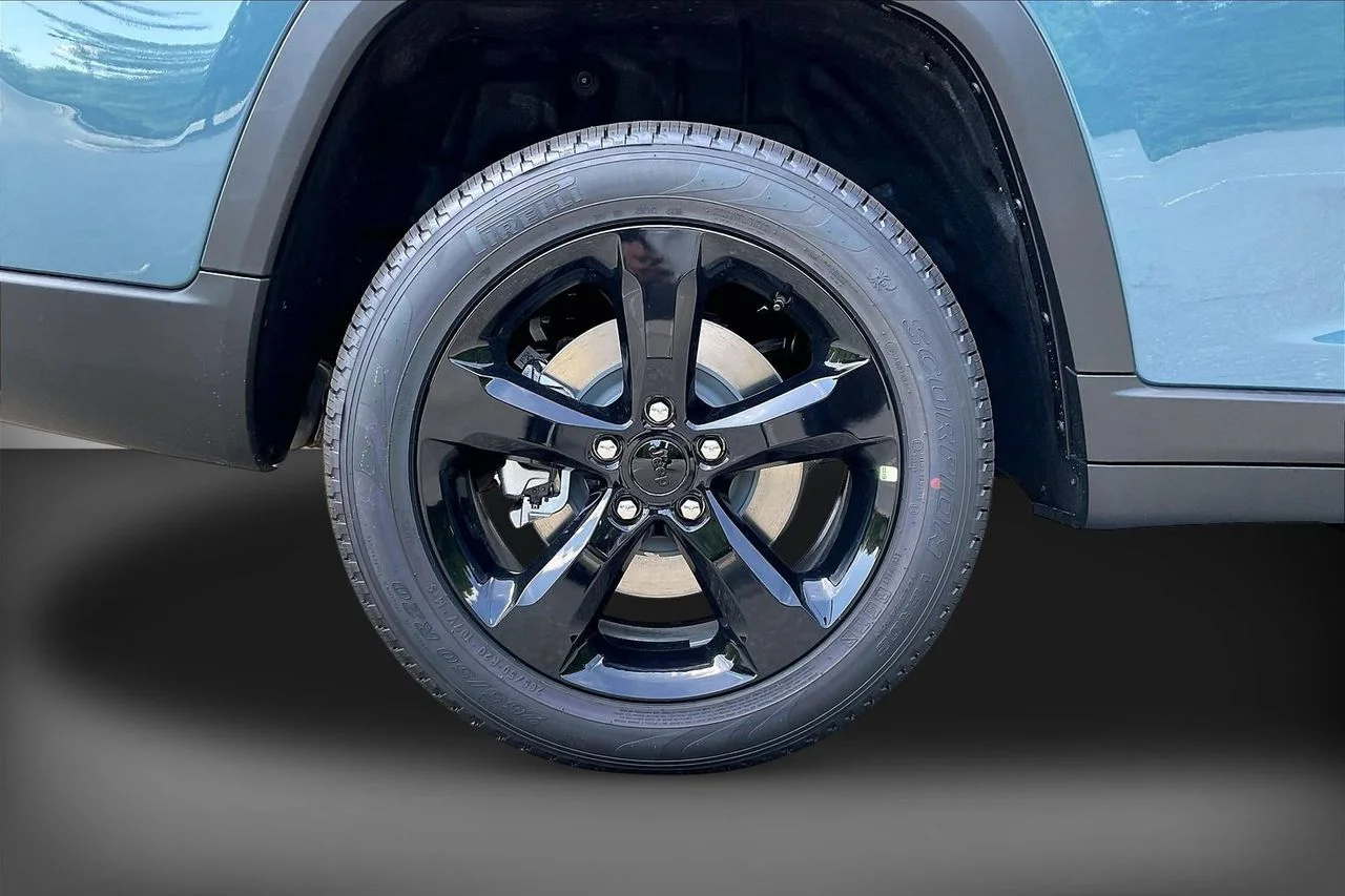 New 2026 Steel Blue Exterior Paint Jeep Limited image 33