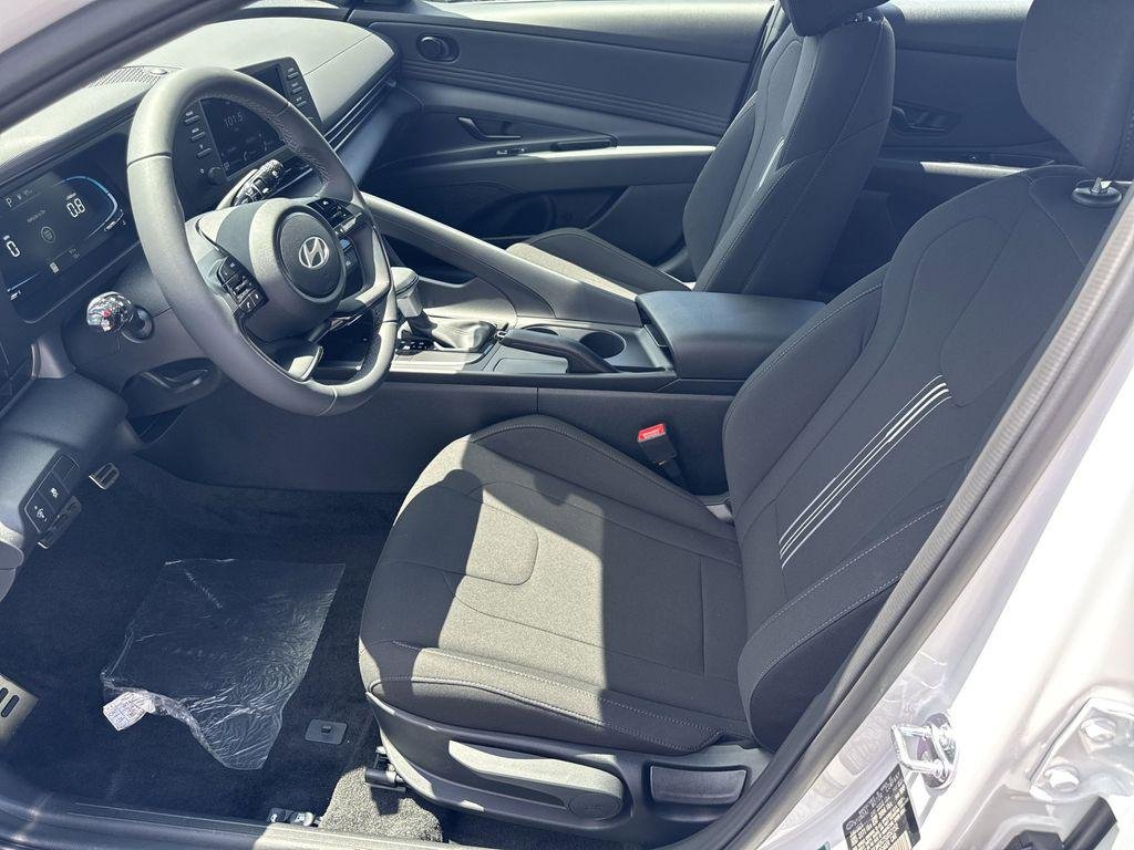 2025 Hyundai Elantra SEL - Photo 9