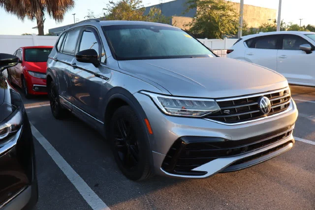 2022 Volkswagen Tiguan SE R-Line Black FWD photo