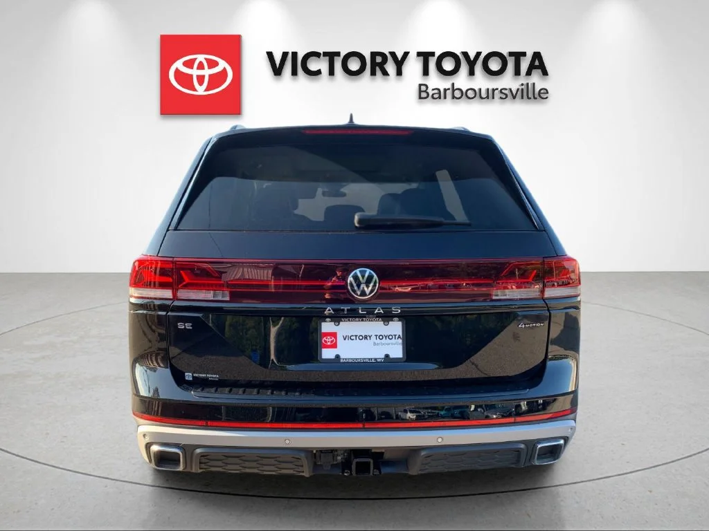 Used 2025  Volkswagen 2.0T Peak Edition image 4