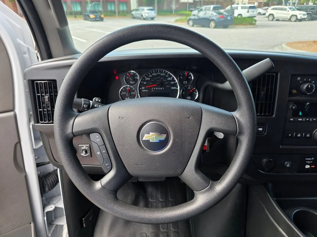 Used 2025 Summit White Chevrolet WT image 21