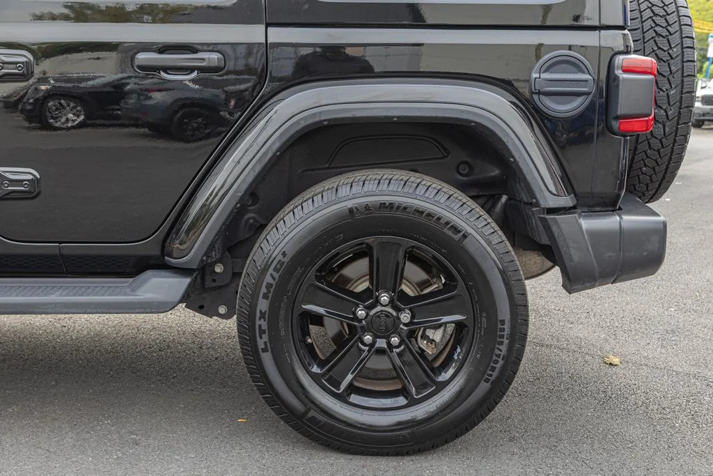 Used 2020 Black Jeep Unlimited Sahara Altitude image 14