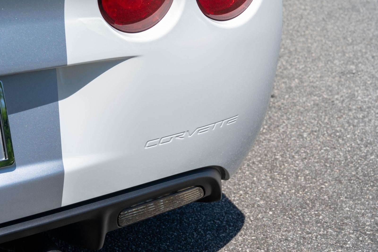 Used 2013 Arctic White Chevrolet 427 1SC image 14