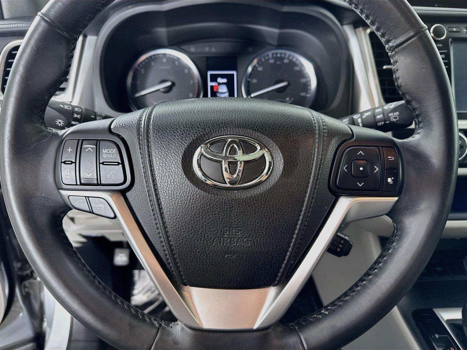 Used 2015 Silver Sky Metallic Toyota Limited image 16