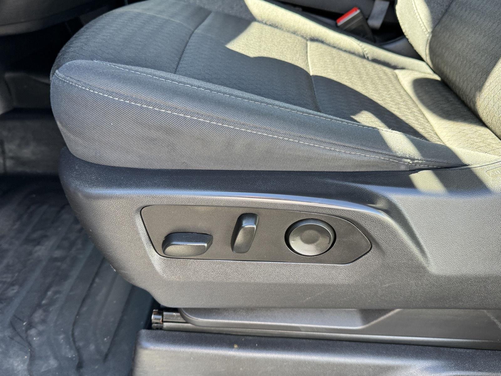 Used 2024 Summit White Chevrolet LT image 21