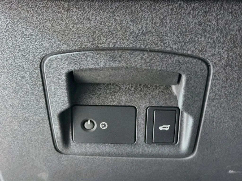 New 2026 Santorini Black LAND ROVER  image 10