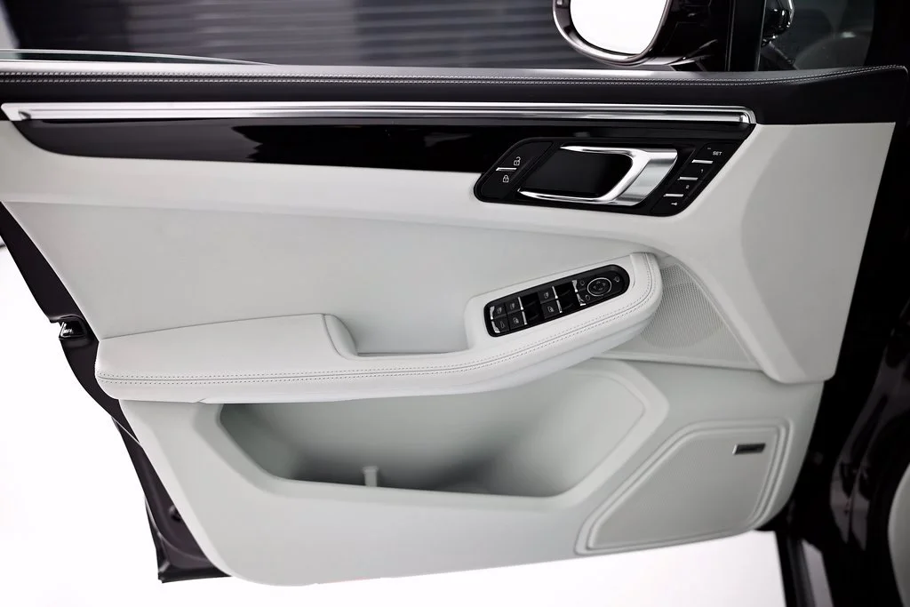 2026 Porsche Macan T - Photo 17