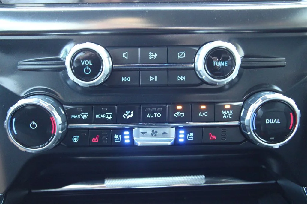 Used 2023  Ford Lariat image 31