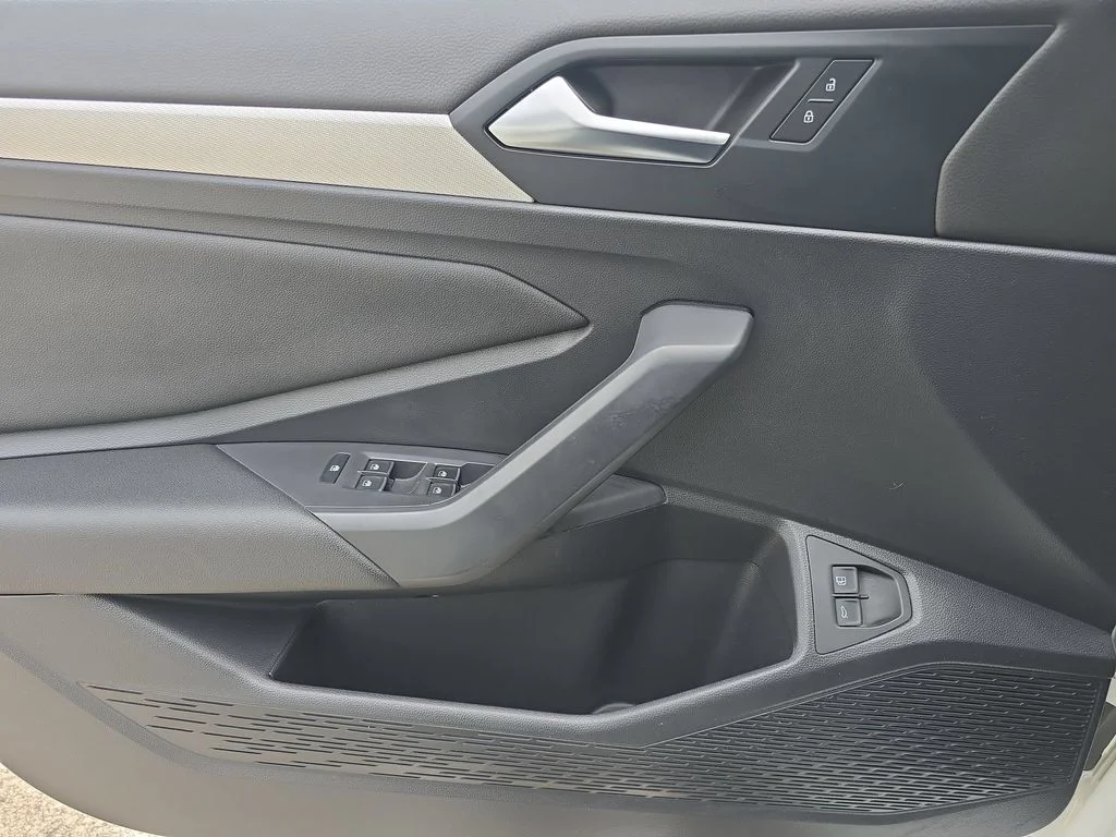 2021 Volkswagen Jetta SE - Photo 23