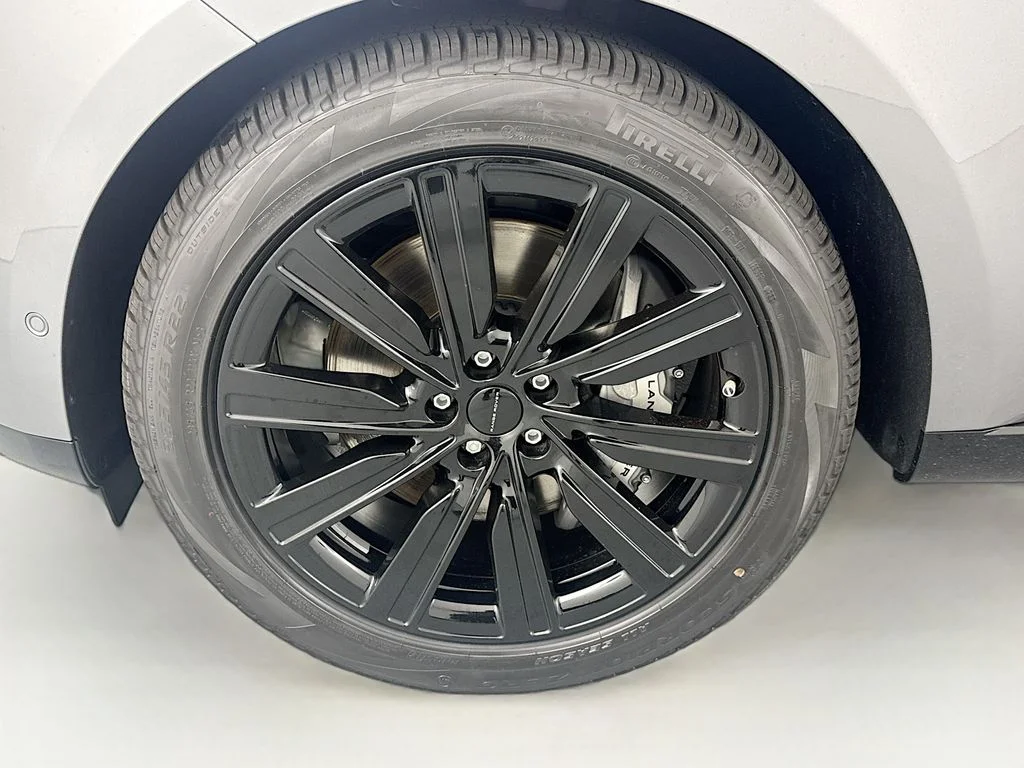 New 2026 Eiger Grey Land Rover SE image 32