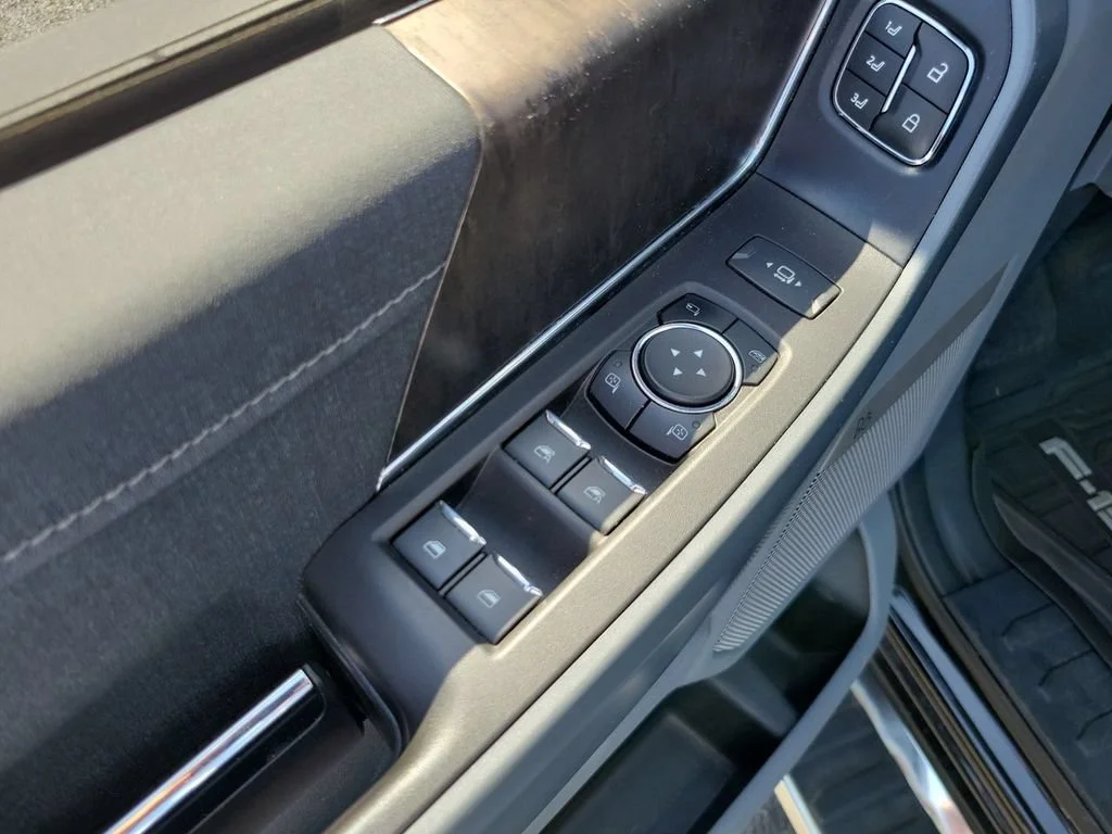 Used 2022 Black Ford LARIAT image 24