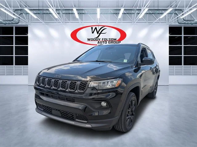 New 2026 Diamond Black Crystal Pearl-Coat Exterior Paint Jeep Latitude image 7