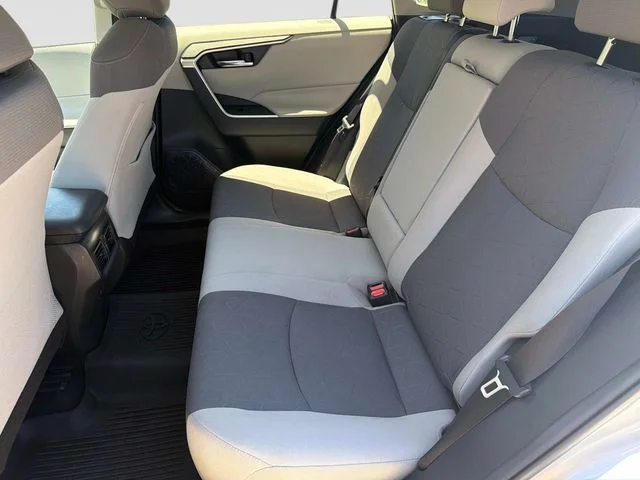 Used 2020 Silver Toyota XLE image 13