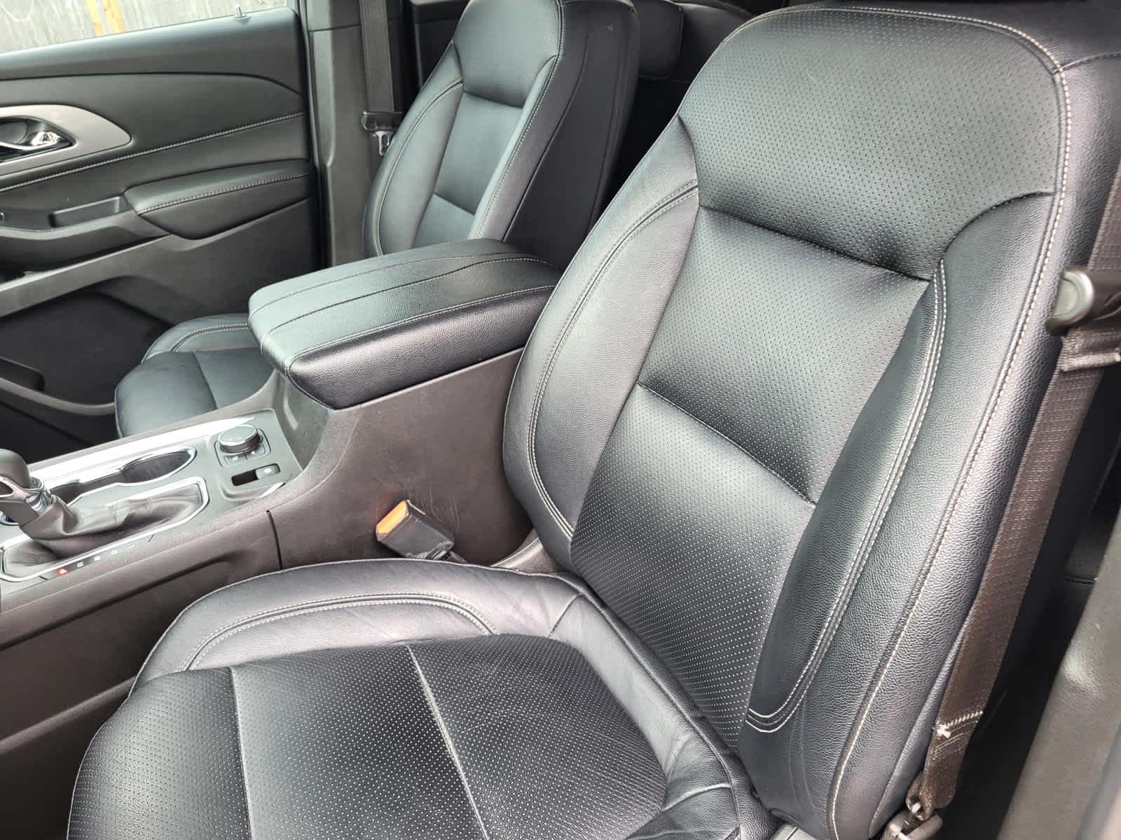 Used 2022 Northsky Blue Metallic Chevrolet LT Cloth image 17