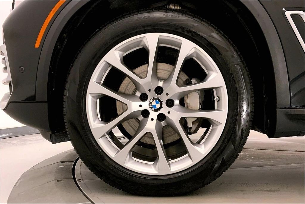 Used 2022 Black Sapphire Metallic BMW  image 8
