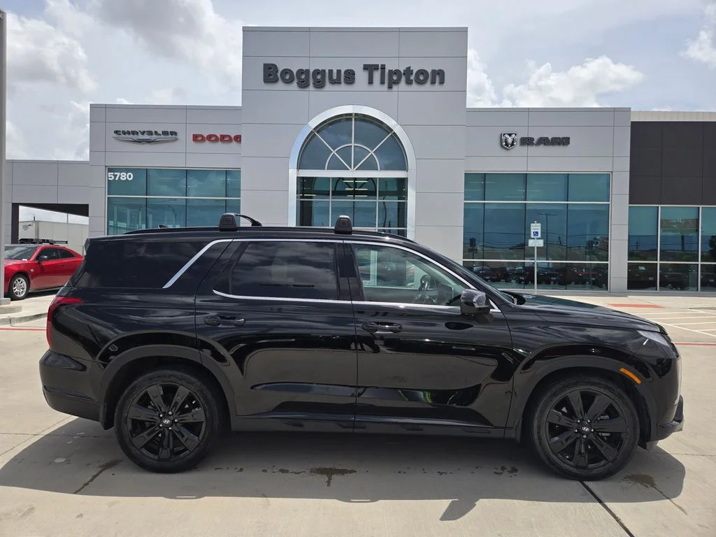 Used 2025 Black Hyundai XRT image 2