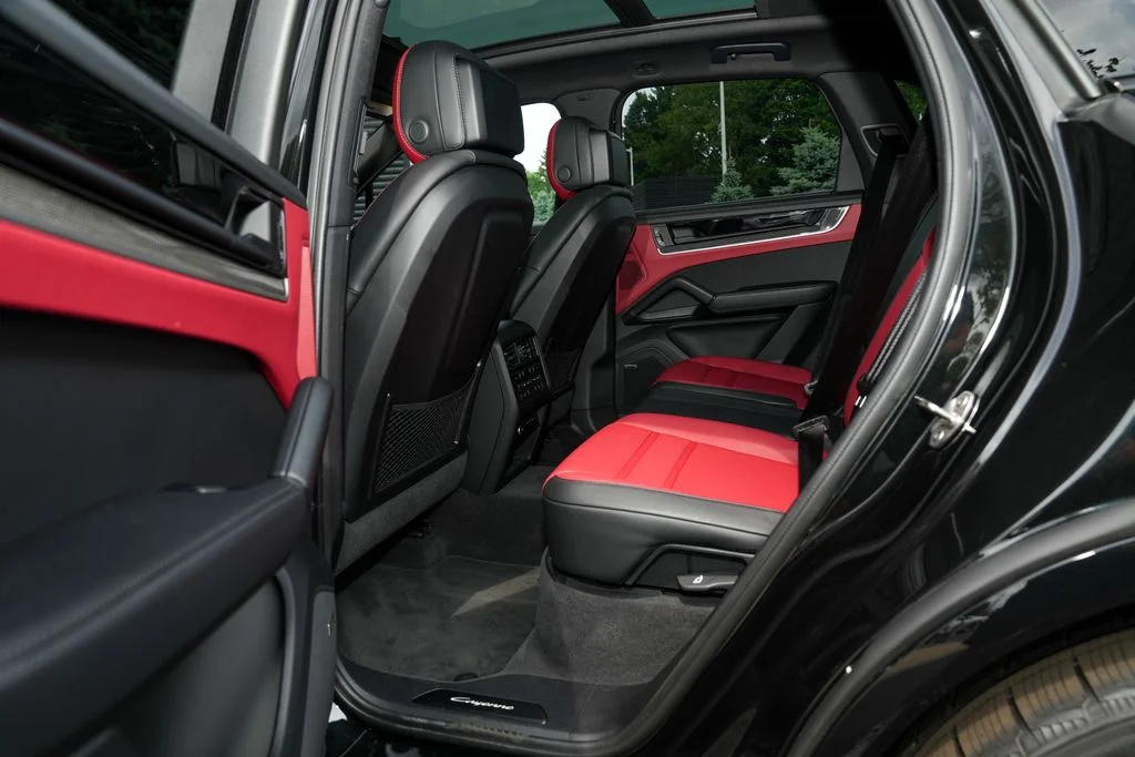 Certified Used 2025  Porsche Base image 32