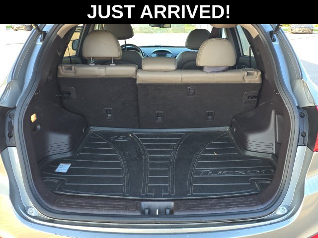 Used 2014 Gray Hyundai SE image 6