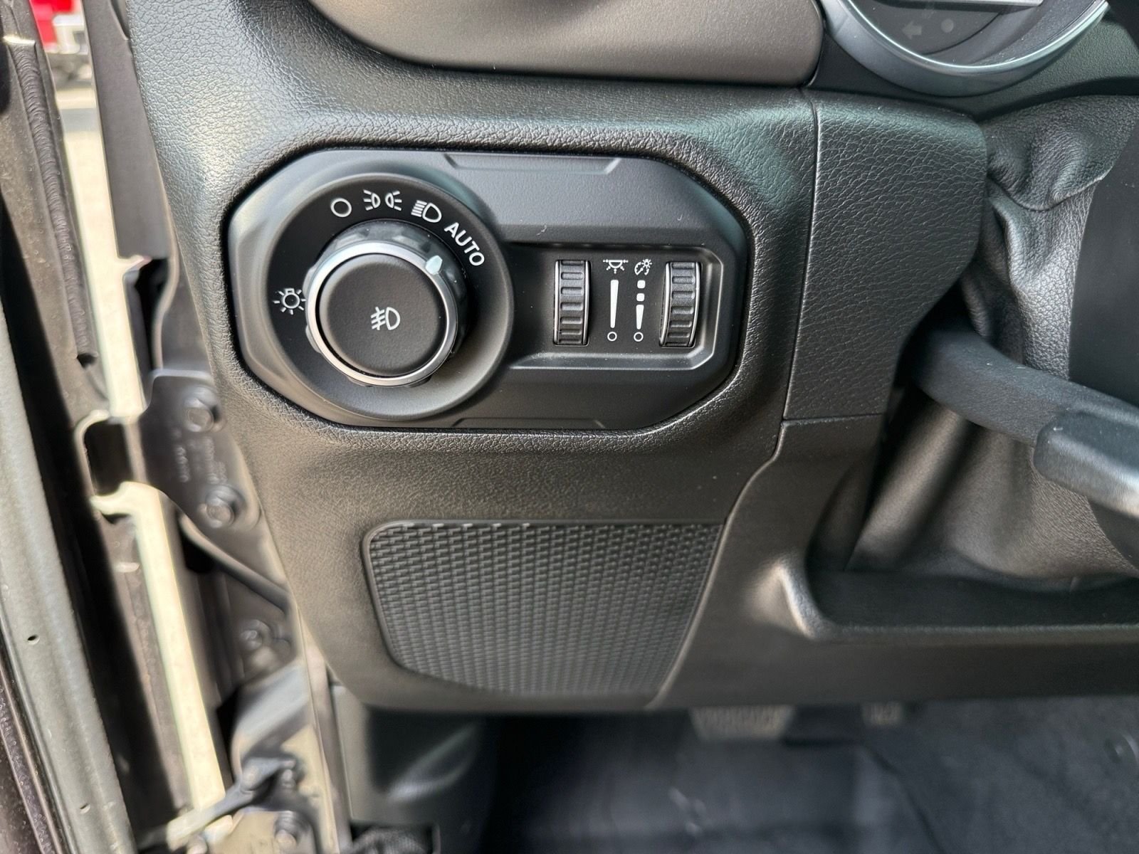 Used 2018 Crystal Metallic Jeep Unlimited Sport S image 26