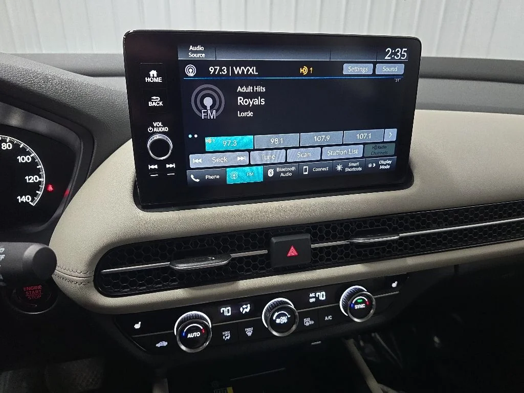 Used 2024 White Honda EX-L image 25