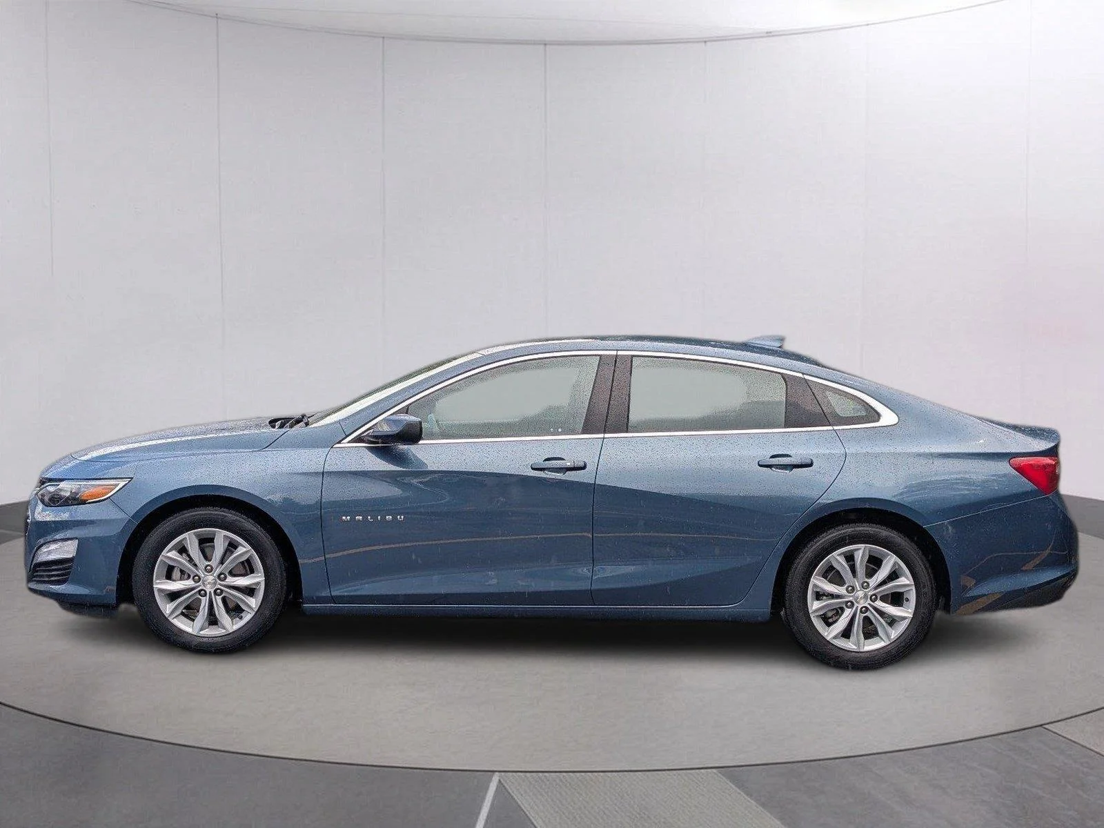 Used 2025 Lakeshore Blue Metallic Chevrolet LT image 2