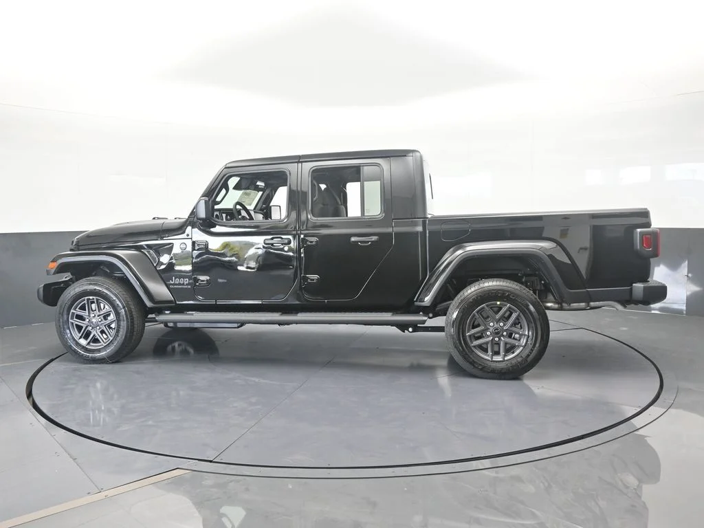 New 2026 Black Clear-Coat Exterior Paint Jeep Sport S image 3