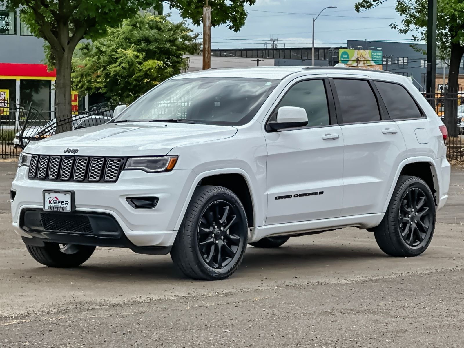 Used 2022 White Jeep Laredo X image 7