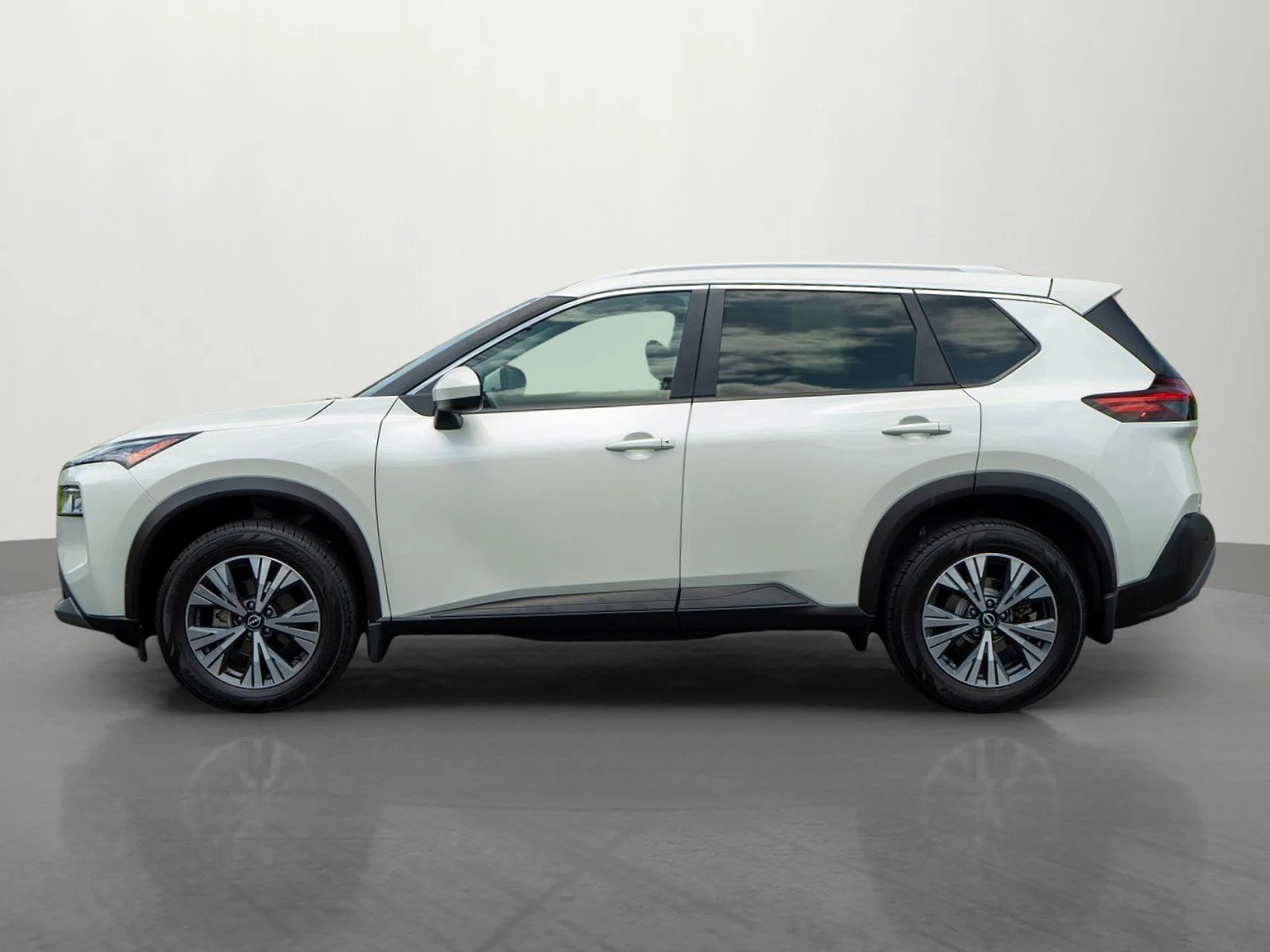 Used 2023 Pearl White Tricoat Nissan SV image 4