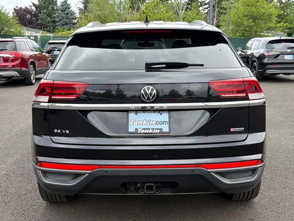 Used 2022 Deep Black Pearl Volkswagen 3.6L V6 SE w/Technology image 7