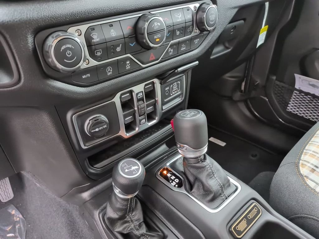 New 2026 Granite Crystal Metallic Clear-Coat Exterior Paint Jeep 85th Anniversary Edition image 25