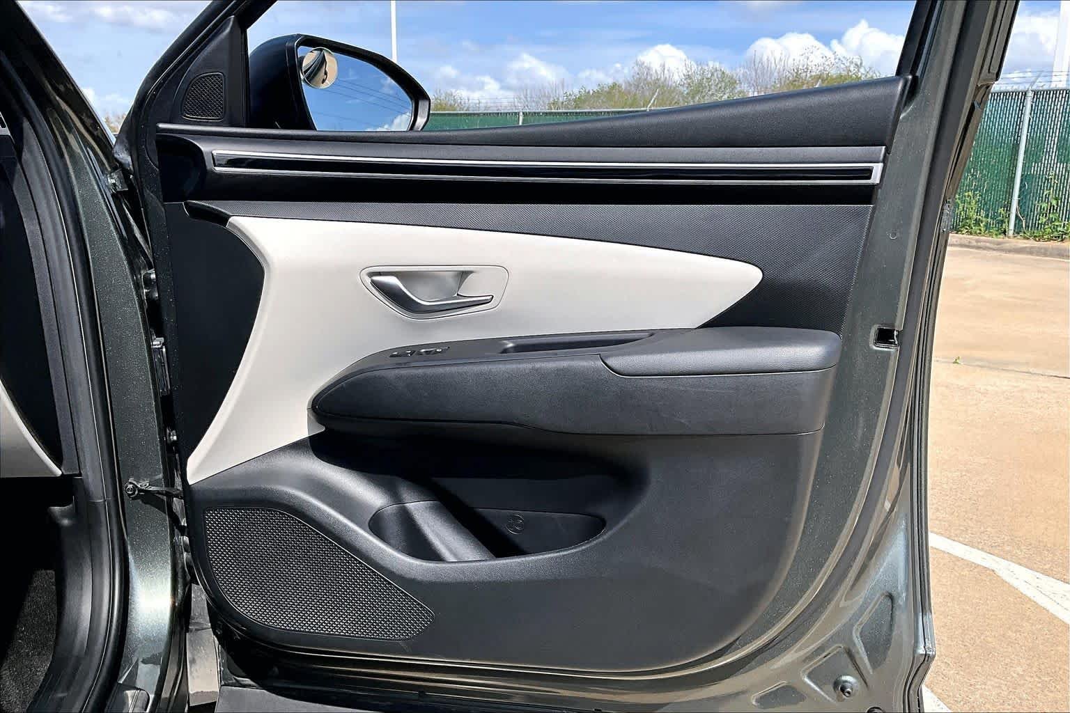 Used 2023 Amazon Gray Hyundai SE image 21