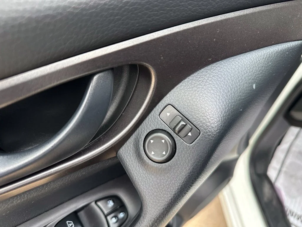 Used 2021 White Nissan S image 9
