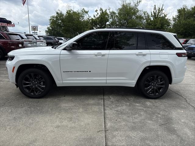 New 2026 Bright White Clear-Coat Exterior Paint Jeep Limited image 4