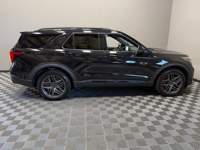 Certified Used 2025 Agate Black Metallic Ford ST-Line image 7