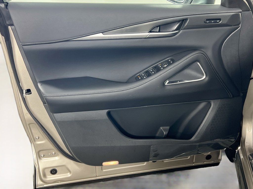 Used 2025 Warm Titanium INFINITI LUXE image 18