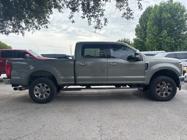 Used 2019  Ford Lariat image 4