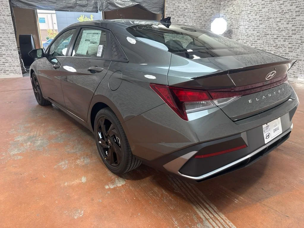 New 2026 Amazon Gray Hyundai SEL Sport image 5
