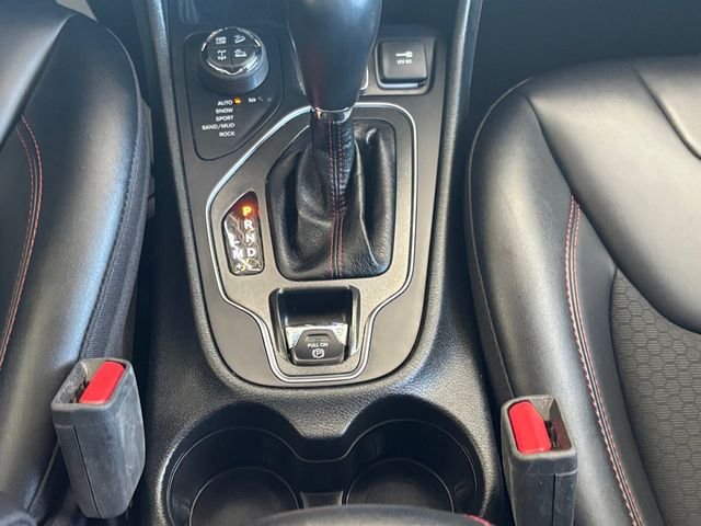 Used 2022 White Jeep Trailhawk image 6