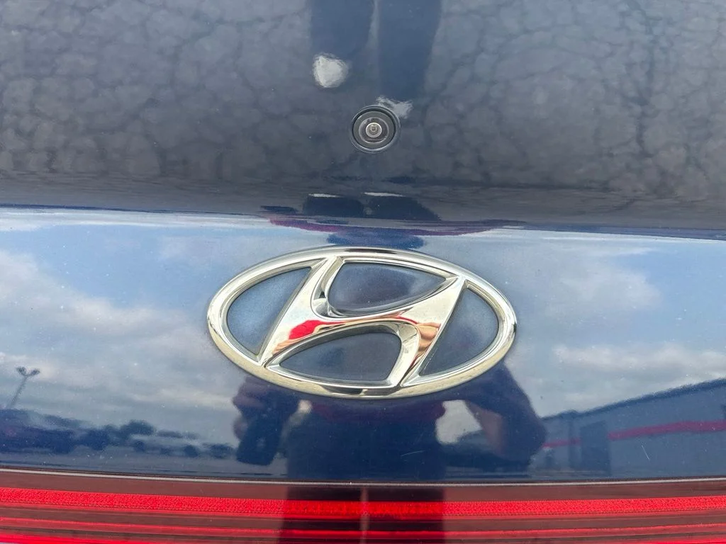 Used 2020 Blue Hyundai SE image 19