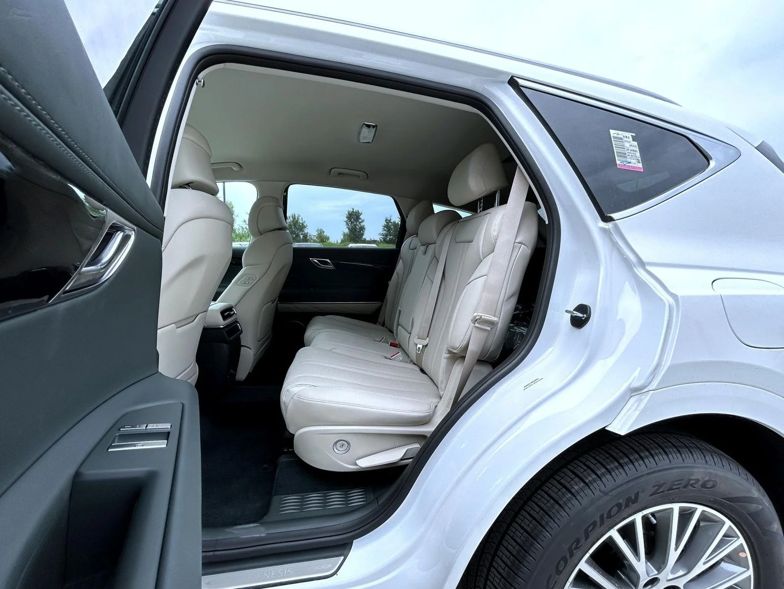 New 2026 White Genesis 2.5T image 19
