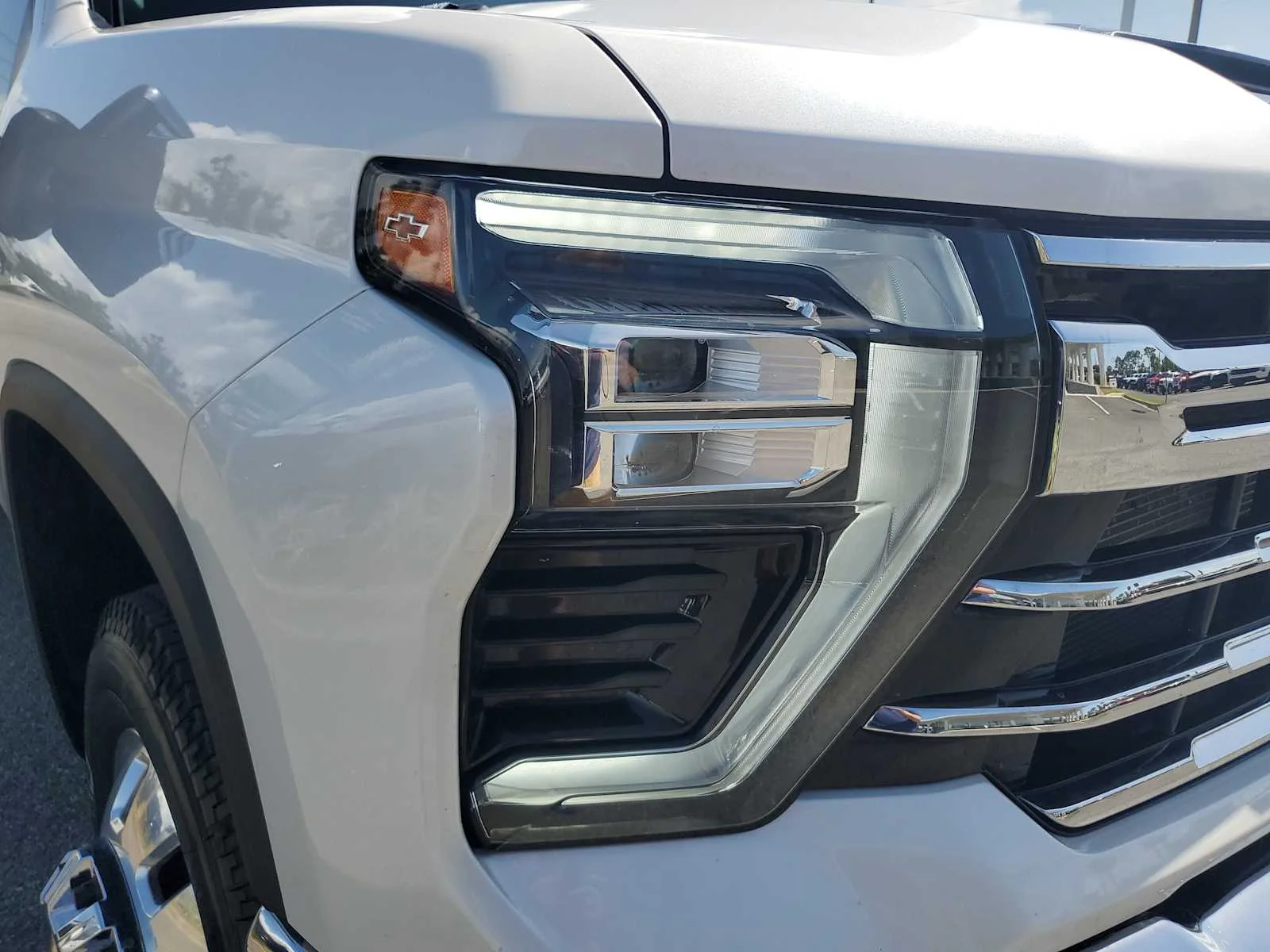 Used 2024 Iridescent Pearl Tricoat Chevrolet LTZ DRW image 12