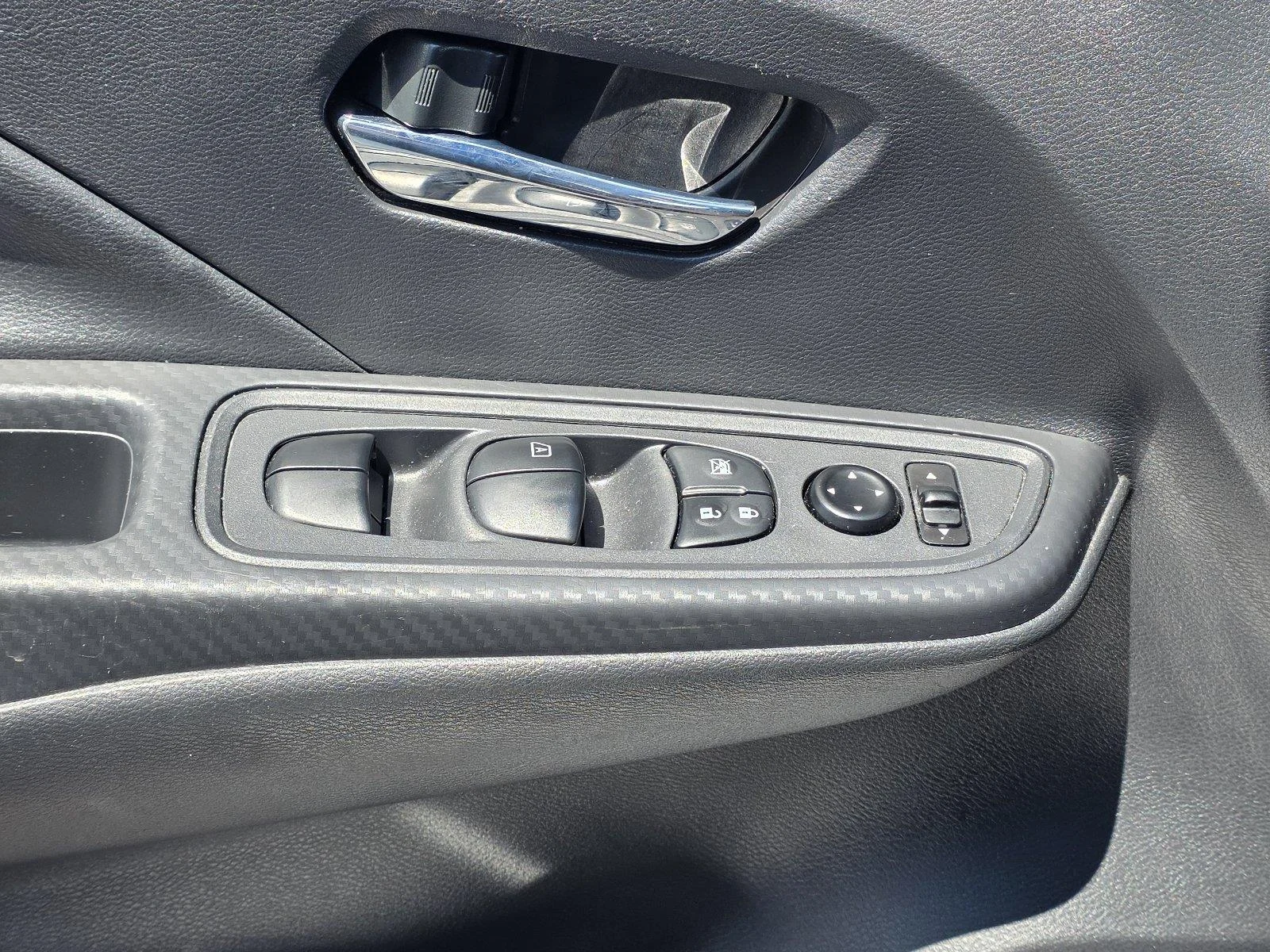 Used 2025 Brilliant Silver Metallic Nissan SV image 22