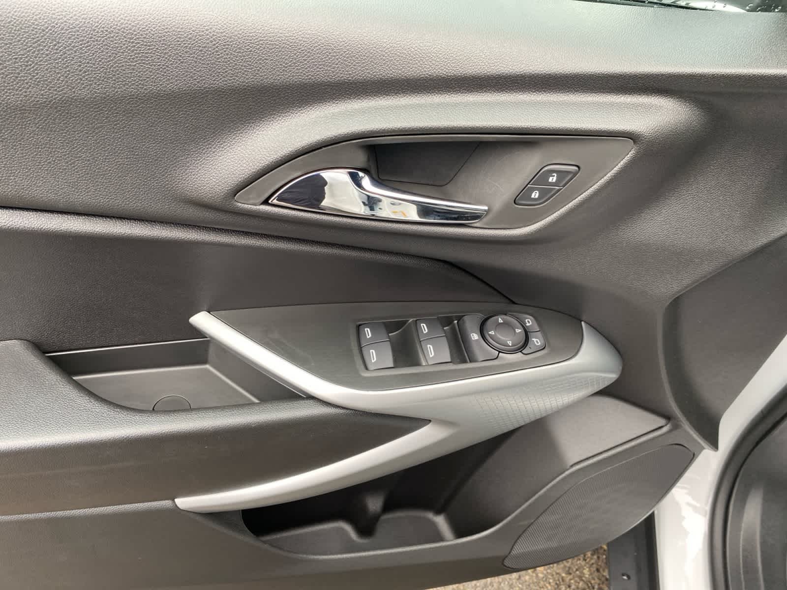 Used 2026 Summit White Chevrolet 1RS image 15