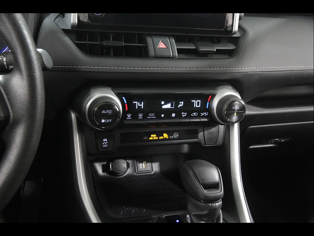 Used 2025 Ruby Flare Pearl Toyota XLE image 15