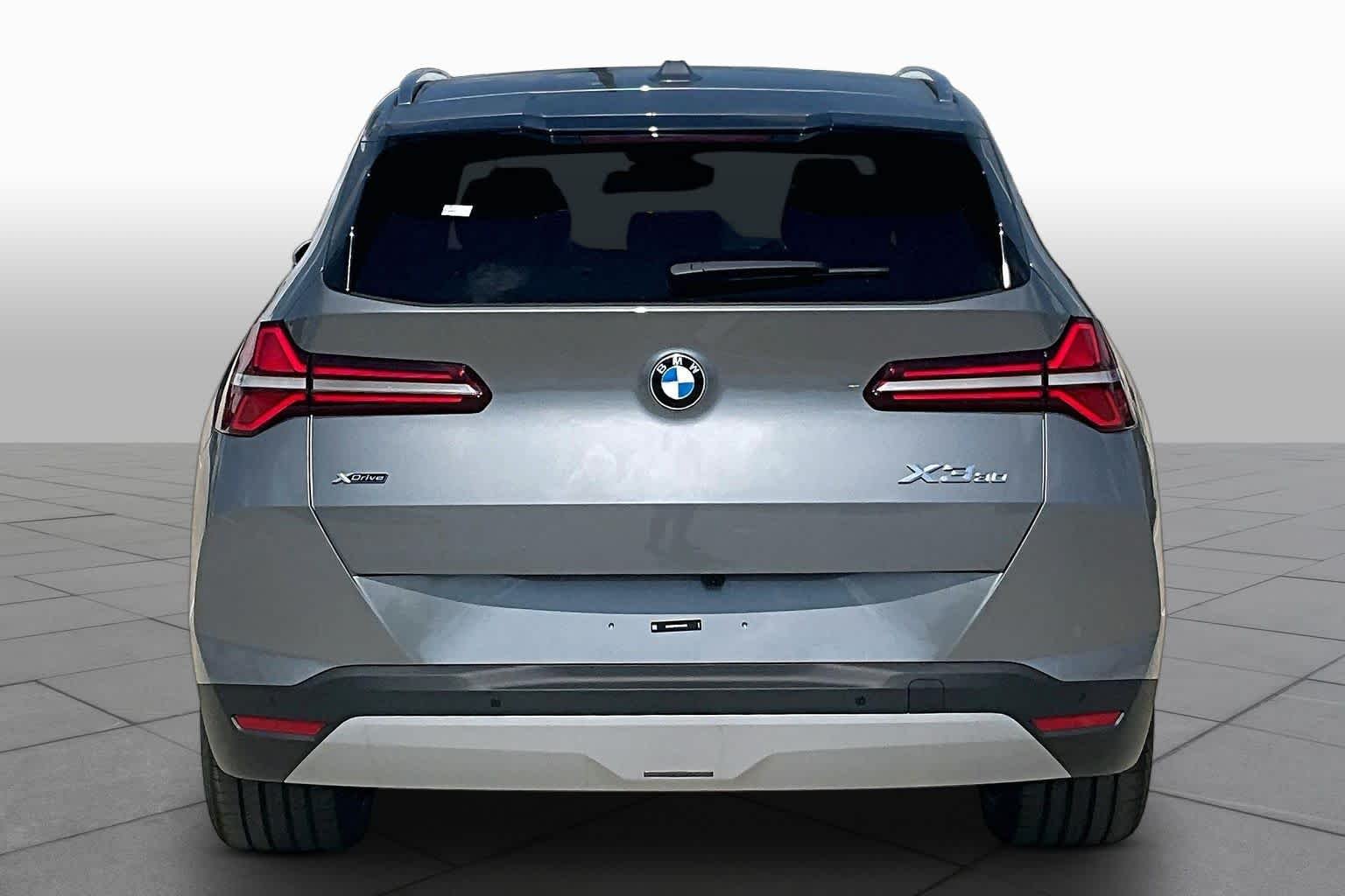 Used 2026 Skyscraper Grey Metallic BMW 30 xDrive image 4