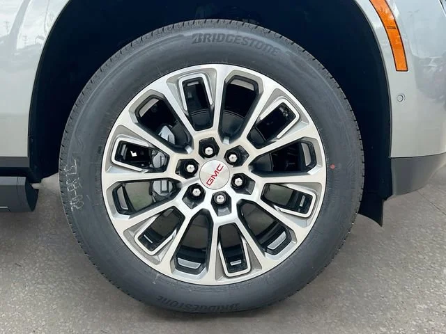 2026 GMC Yukon XL Denali - Photo 19